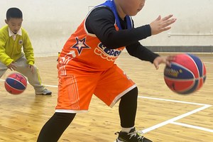 如何帮助初学者前锋提升篮球技能:适合初学者前锋的训练方法